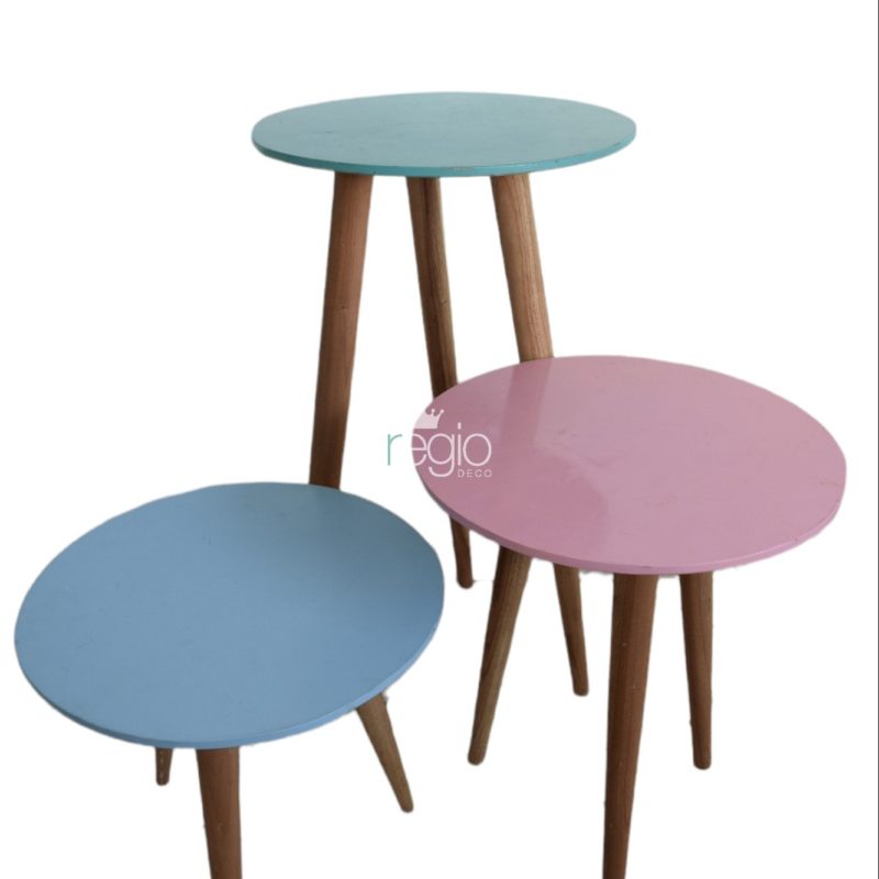 Trío de tapas de colores con soporte de madera