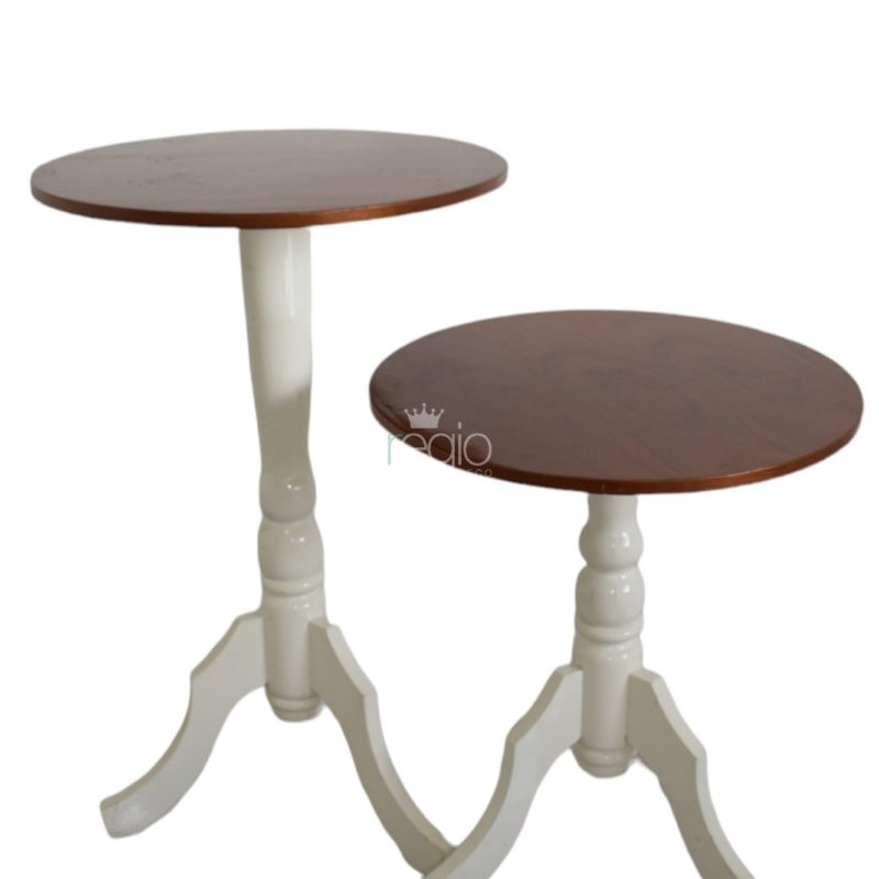 Dúo de mesitas blancas con tapa color madera